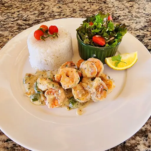 assiette de crevettes à la provençale et riz