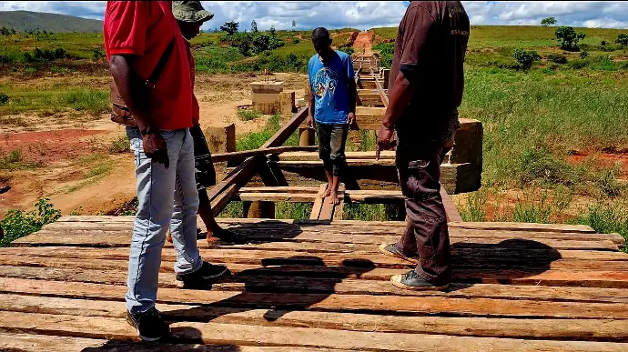 reparation pont ambalavao par les ragon